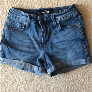 Hollister 00 mid rise jean short 3” inseam 23